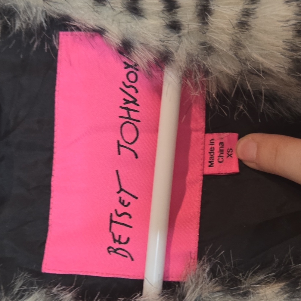 Betsy Johnson Faux Fur Vest - Picture 2 of 3